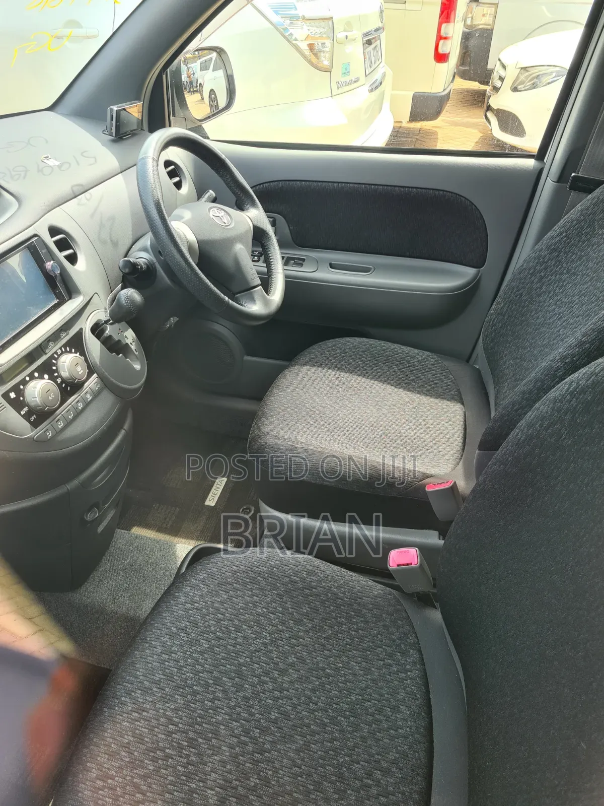 Toyota Sienta 2013 Silver