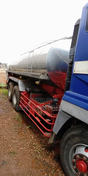 Mitsubishi Super Great Milk Tank 2004 Blue