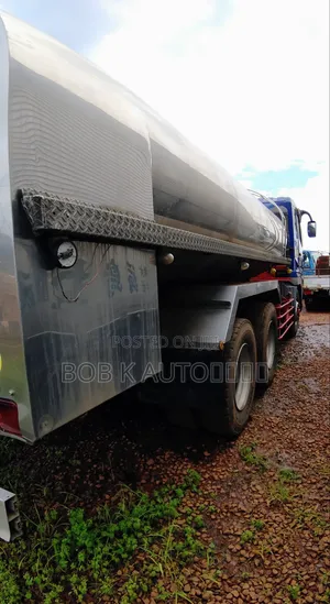 Mitsubishi Super Great Milk Tank 2004 Blue