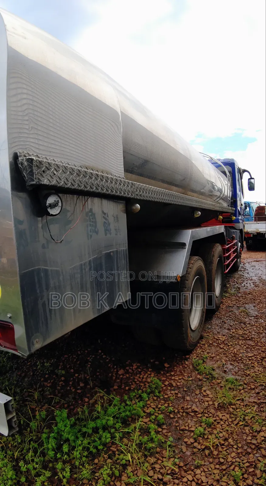 Mitsubishi Super Great Milk Tank 2004 Blue