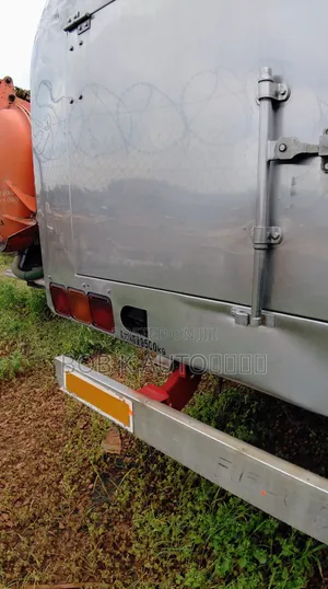 Mitsubishi Super Great Milk Tank 2004 Blue