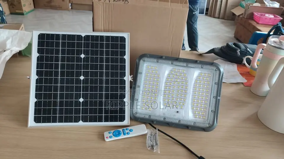 200W Solar Flood Light 30W Panel 20000mAh Remote IP65