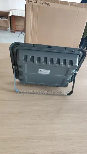 200W Solar Flood Light 30W Panel 20000mAh Remote IP65