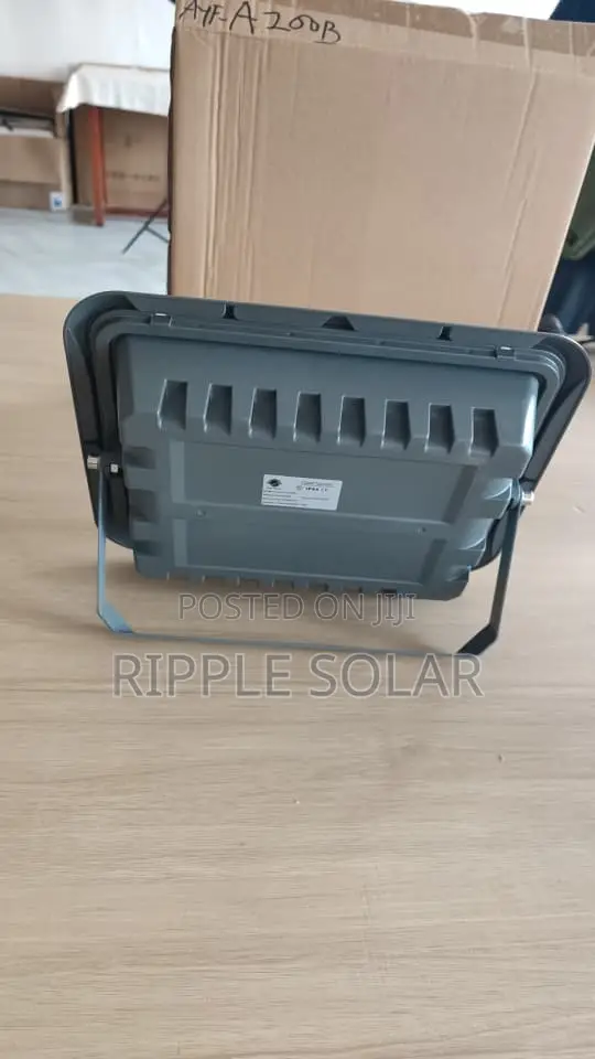 200W Solar Flood Light 30W Panel 20000mAh Remote IP65