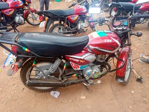 TVS HLX 125 2023 Red