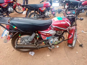 TVS HLX 125 2023 Red