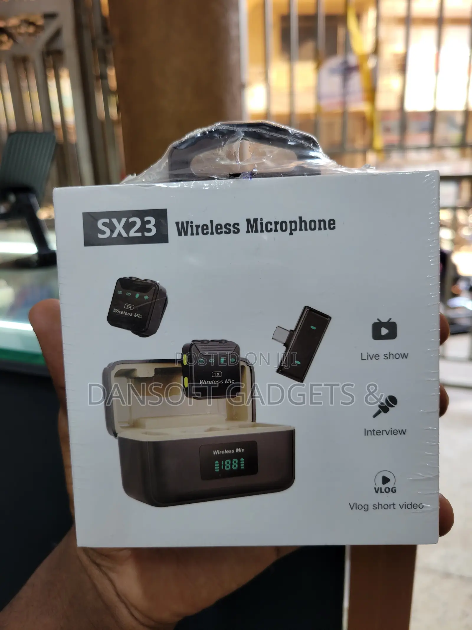 SX23 Wireless Lavalier Microphone–Live Stream,Vlog Interview(Black)
