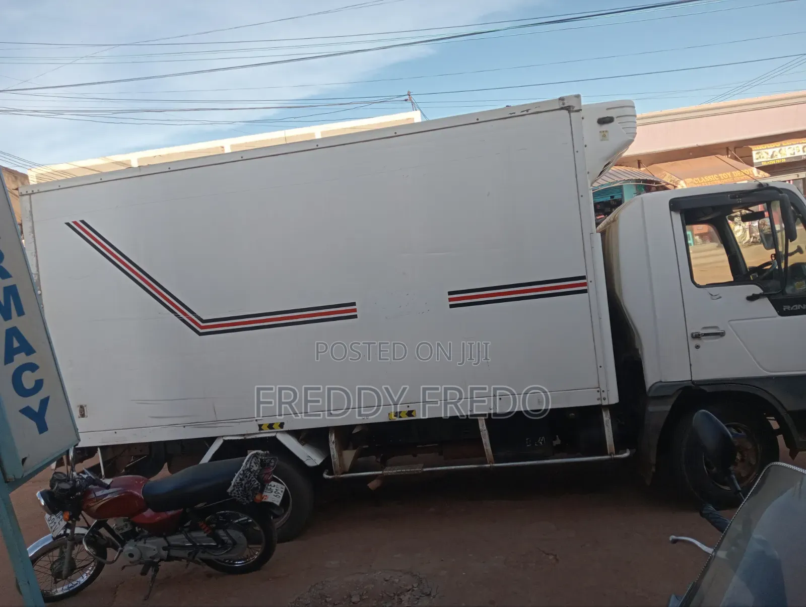 Refrigerator (FRIDGE)truck Transports Fresh ICE Food, Juice