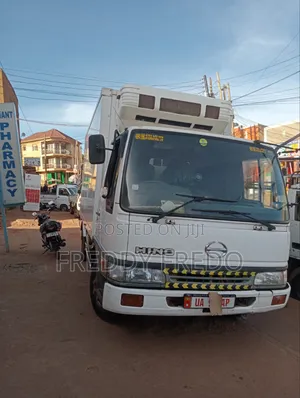 Refrigerator (FRIDGE)truck Transports Fresh ICE Food, Juice