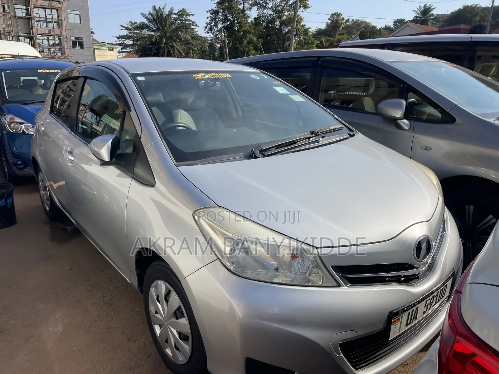 Toyota Vitz 2011 Silver