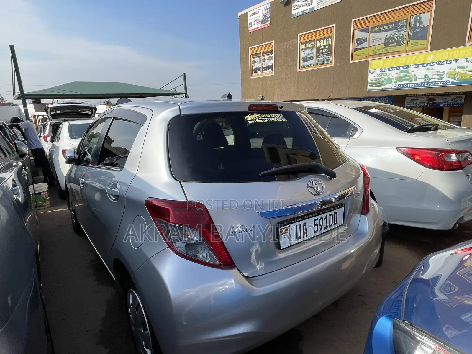 Toyota Vitz 2011 Silver