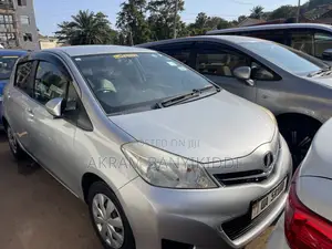 Toyota Vitz 2011 Silver