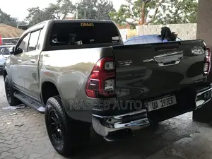 Toyota Hilux 2018 Green