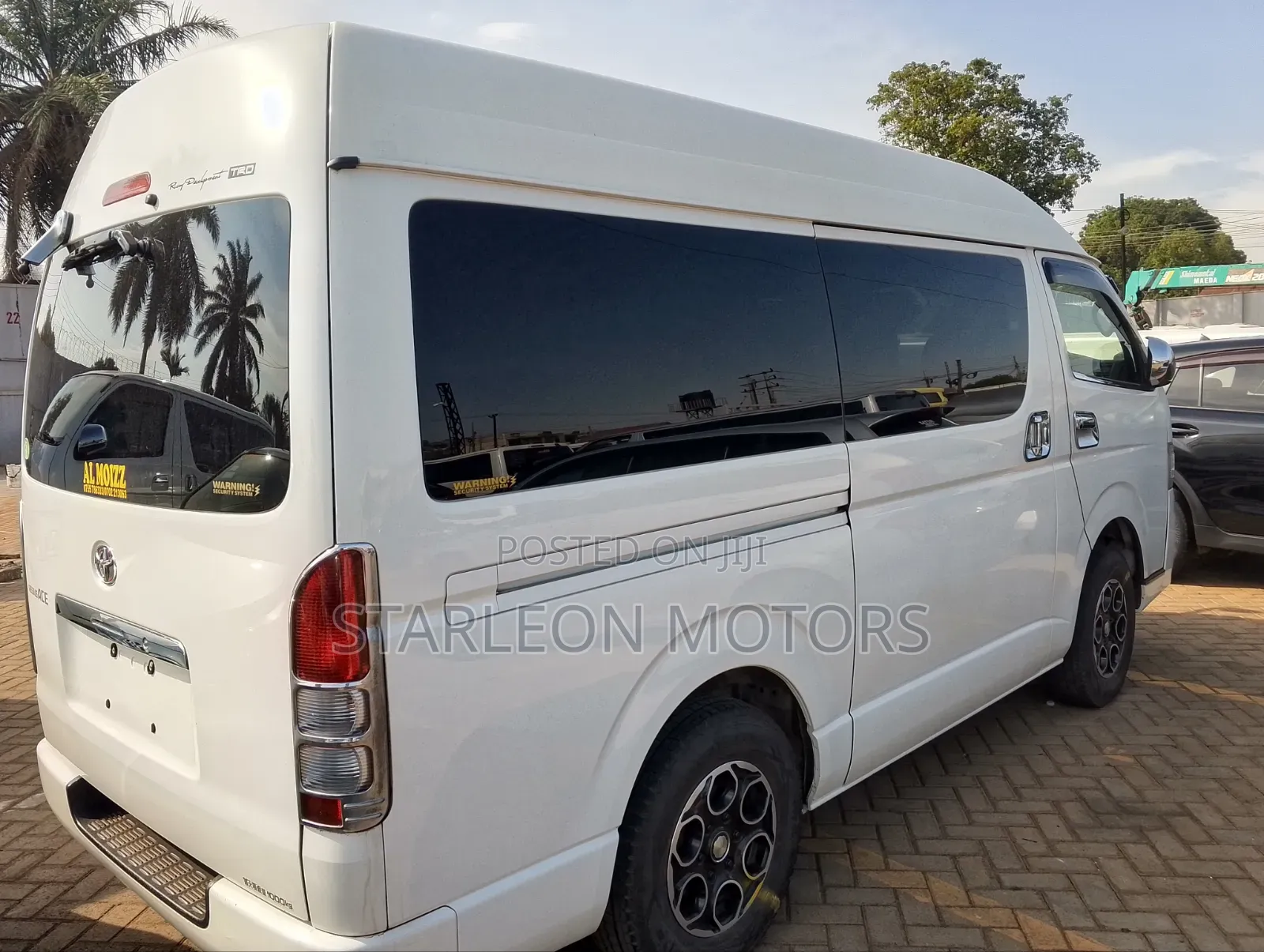 Toyota HiAce 2014 White