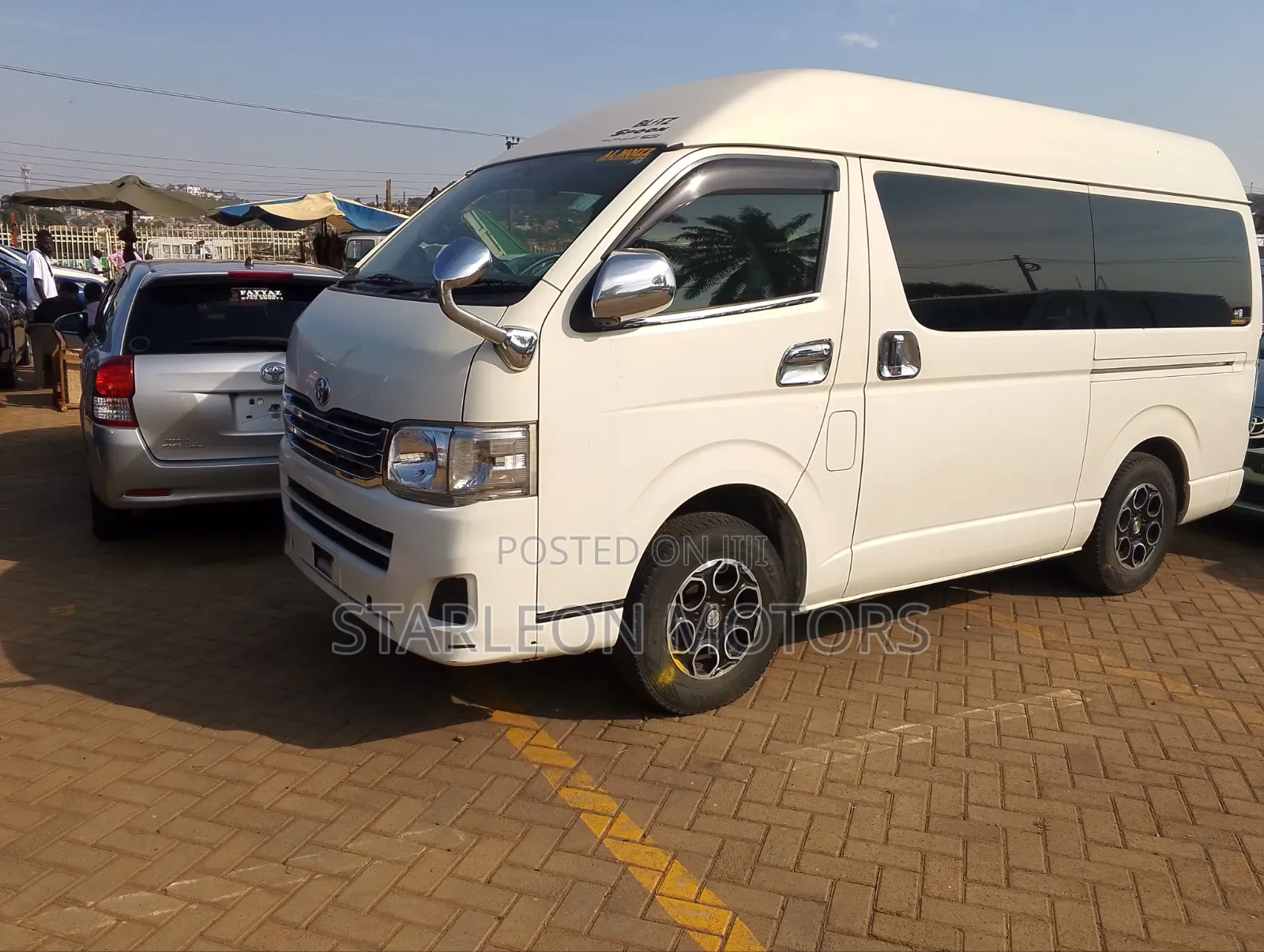 Toyota HiAce 2014 White