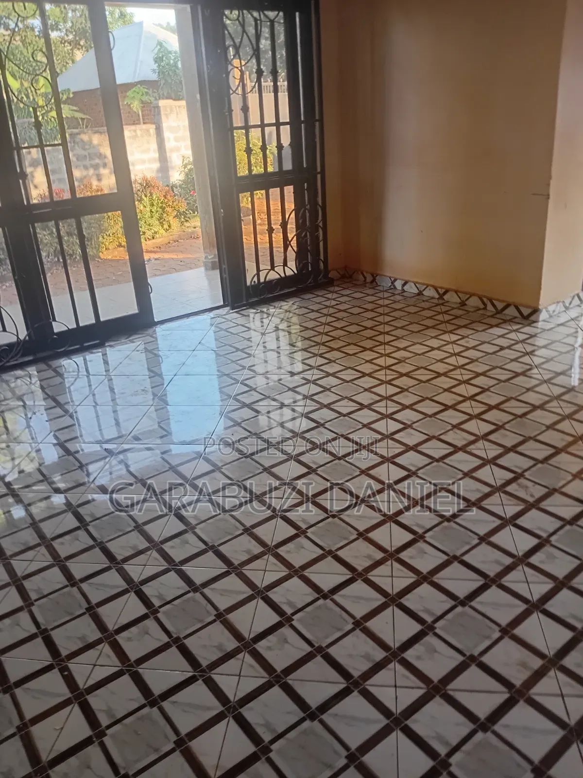 3bdrm House in Ssisa for sale