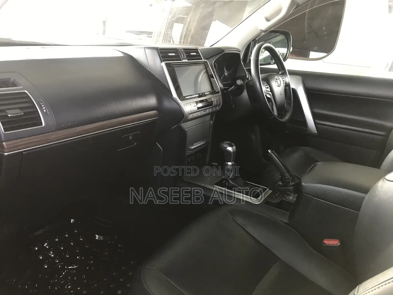 Toyota Land Cruiser Prado 2017 White