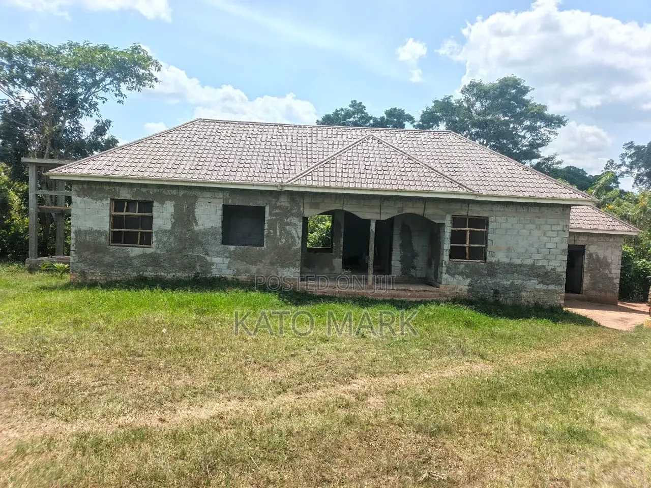 3bdrm House in Nsabwe, Mukono TC for sale