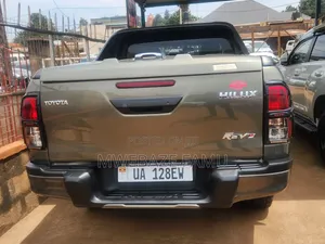 Toyota Hilux 2018 Green