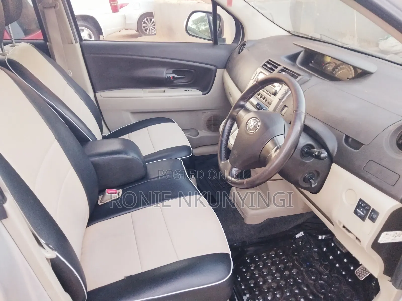 Toyota Passo 2013 Silver