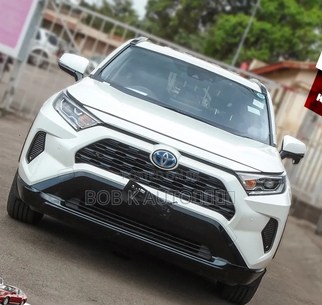 Toyota RAV4 2021 White