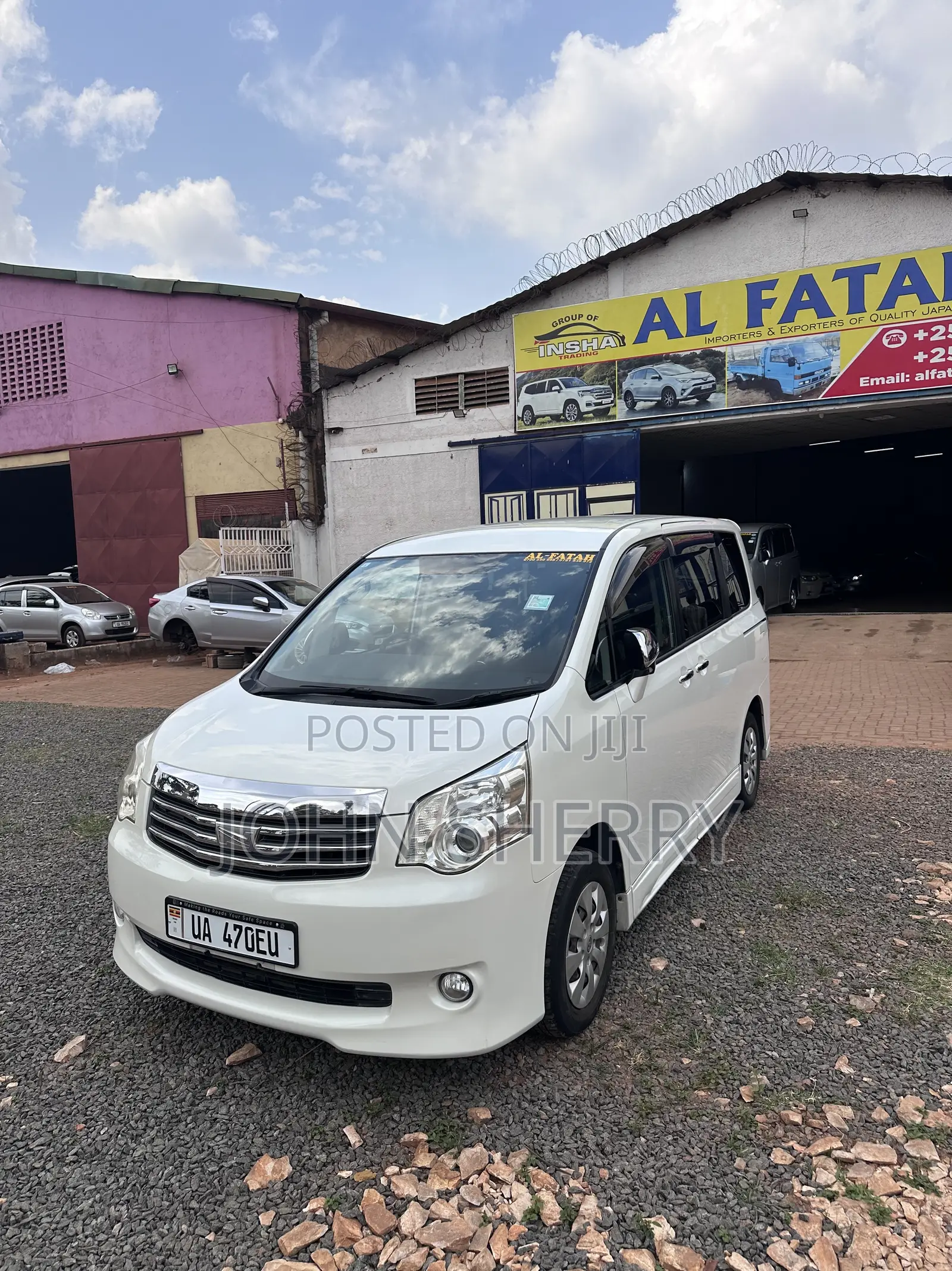 Toyota Noah 2.0 143hp FWD (7 Seater) 2011 White