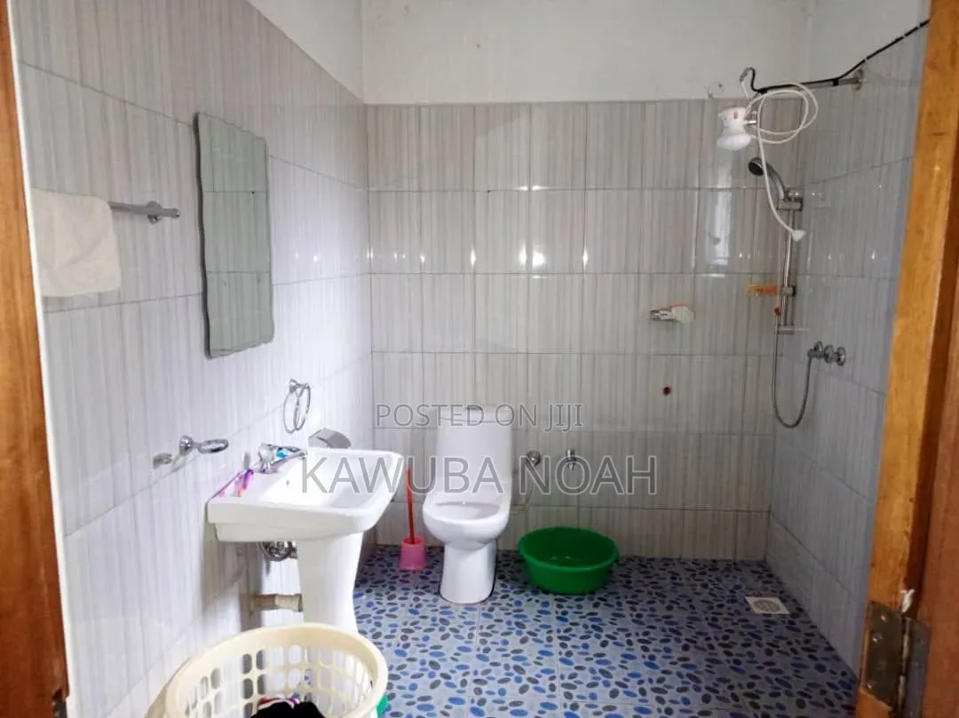 6bdrm House in Wanyage, Jinja for sale