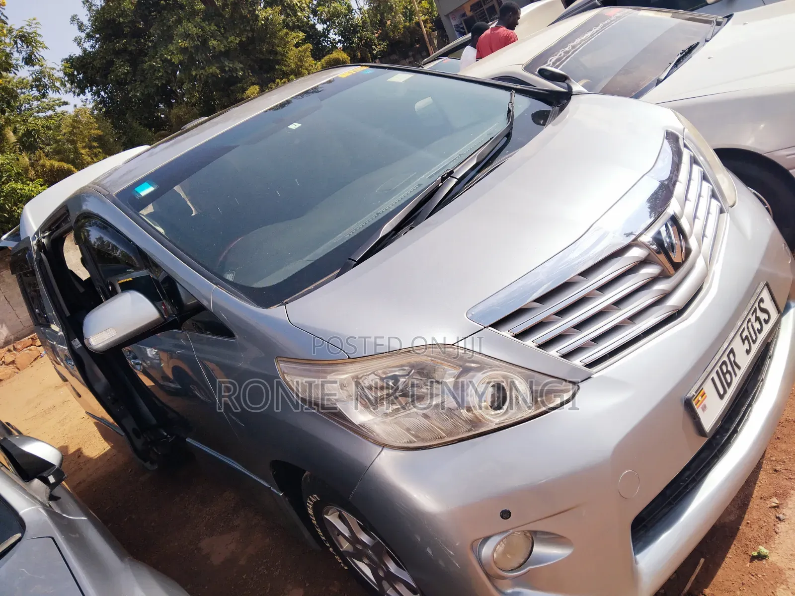 Toyota Alphard 2010 Silver