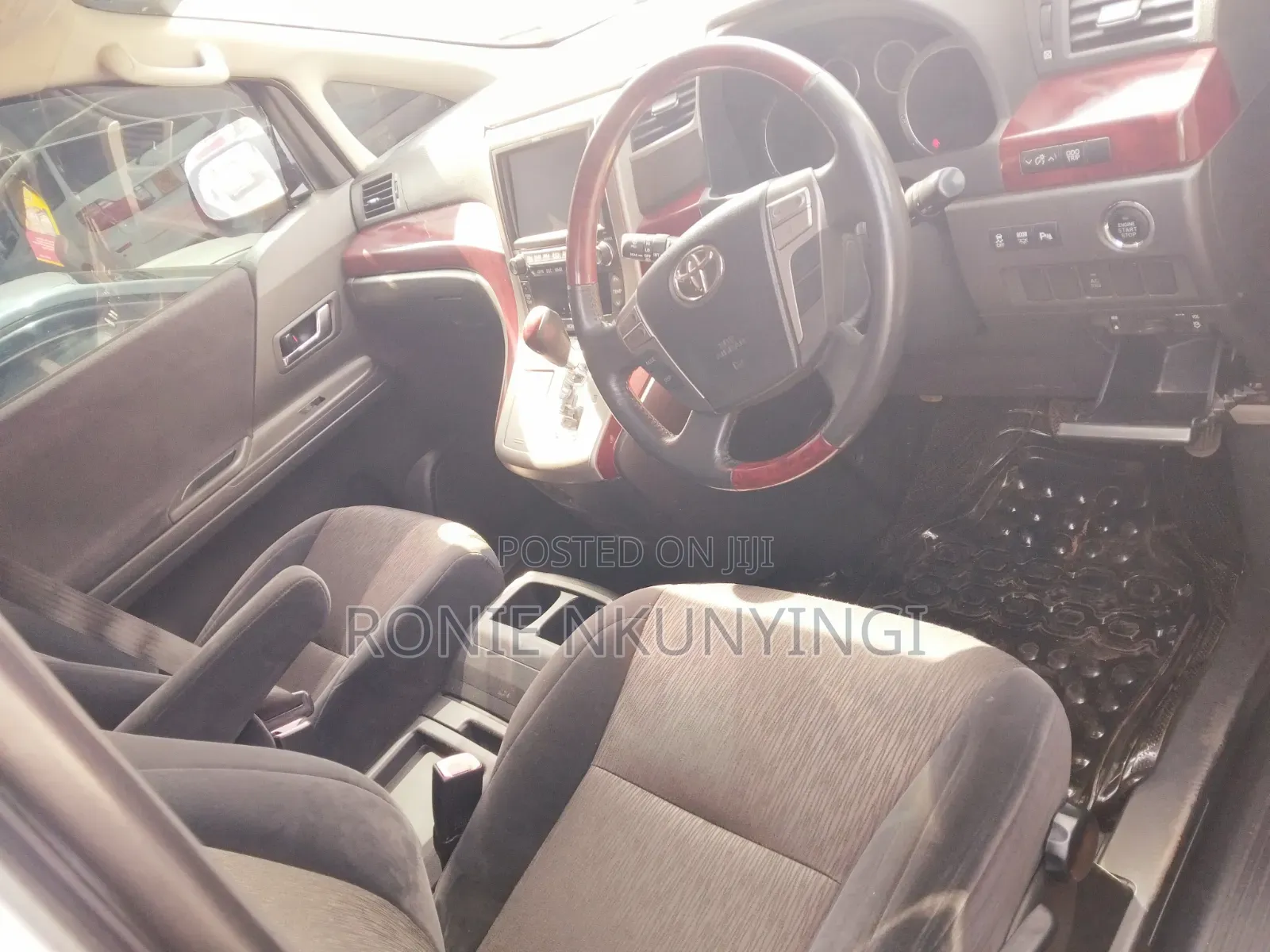 Toyota Alphard 2010 Silver