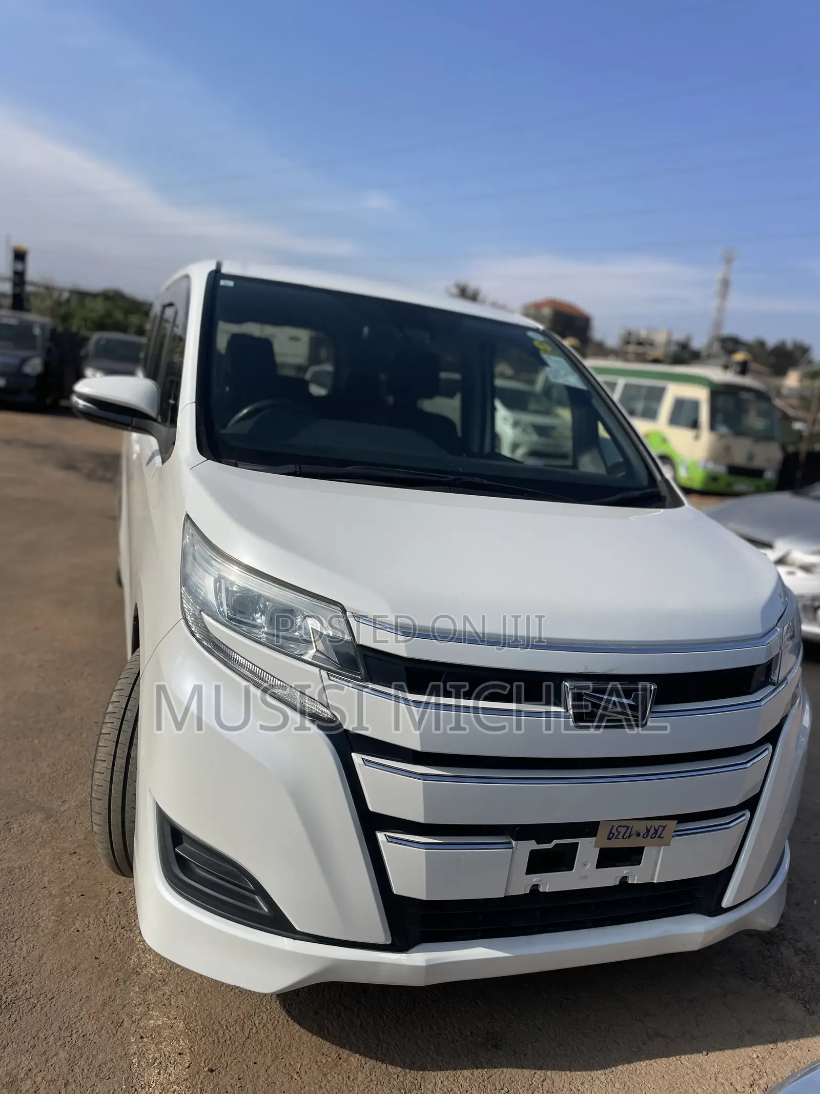 Toyota Noah 2.0 FWD (8 Seater) 2018 White
