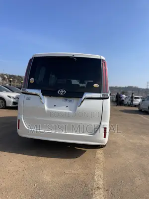 Toyota Noah 2.0 FWD (8 Seater) 2018 White