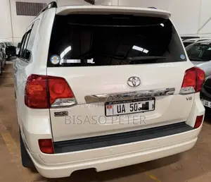 Toyota Land Cruiser 4.6 V8 ZX 2013 White