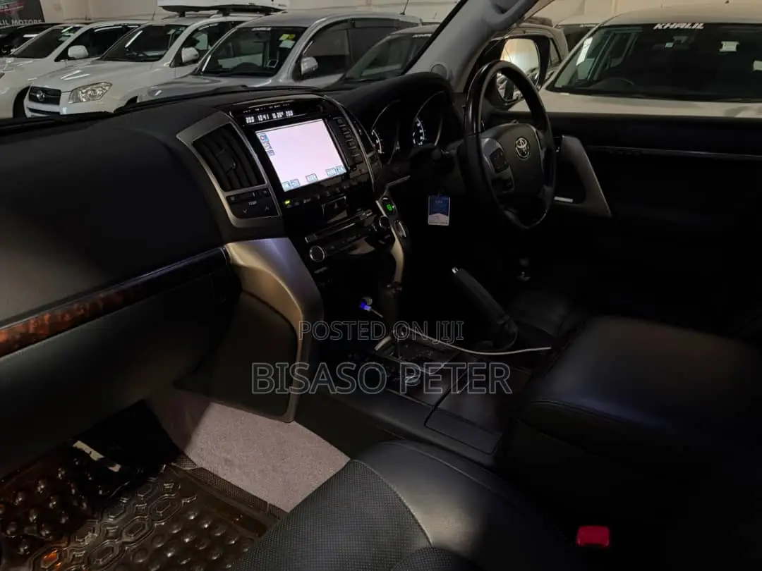 Toyota Land Cruiser 4.6 V8 ZX 2013 White