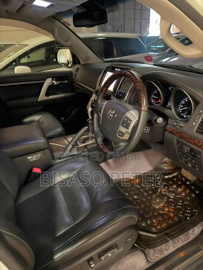 Toyota Land Cruiser 4.6 V8 ZX 2013 White