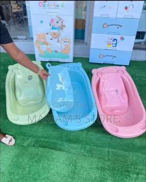 Baby Splash Baby Bathtub in Green, Blue, and Pink a Seatfor Newborns.