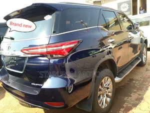 Toyota Fortuner 2.8 D AWD 2022 Blue