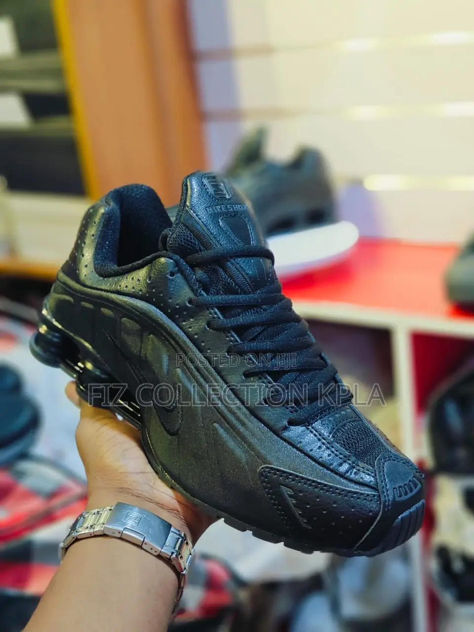 Original Nike Shox R4 Triple Black Sneakers
