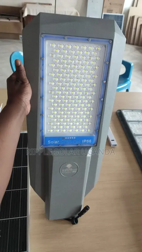 800W Heavy Duty Solar Street Light 70W Panel IP66