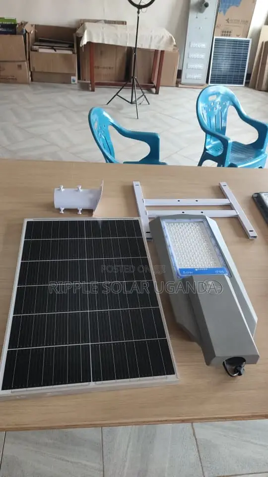 800W Heavy Duty Solar Street Light 70W Panel IP66