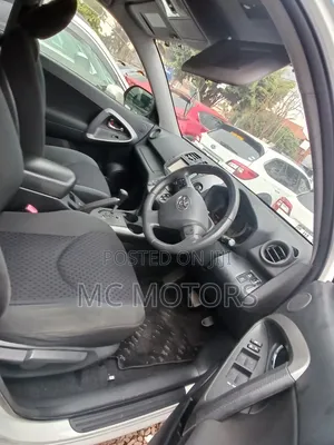 Toyota Vanguard 2011 White