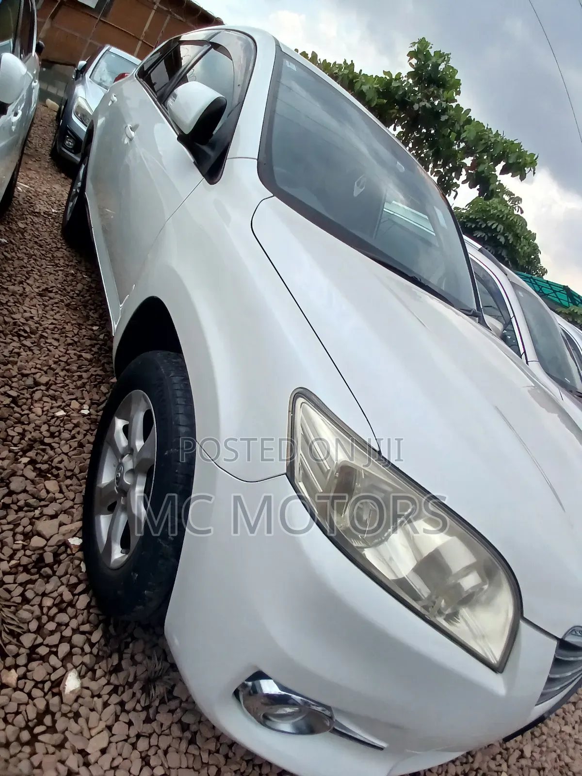 Toyota Vanguard 2011 White