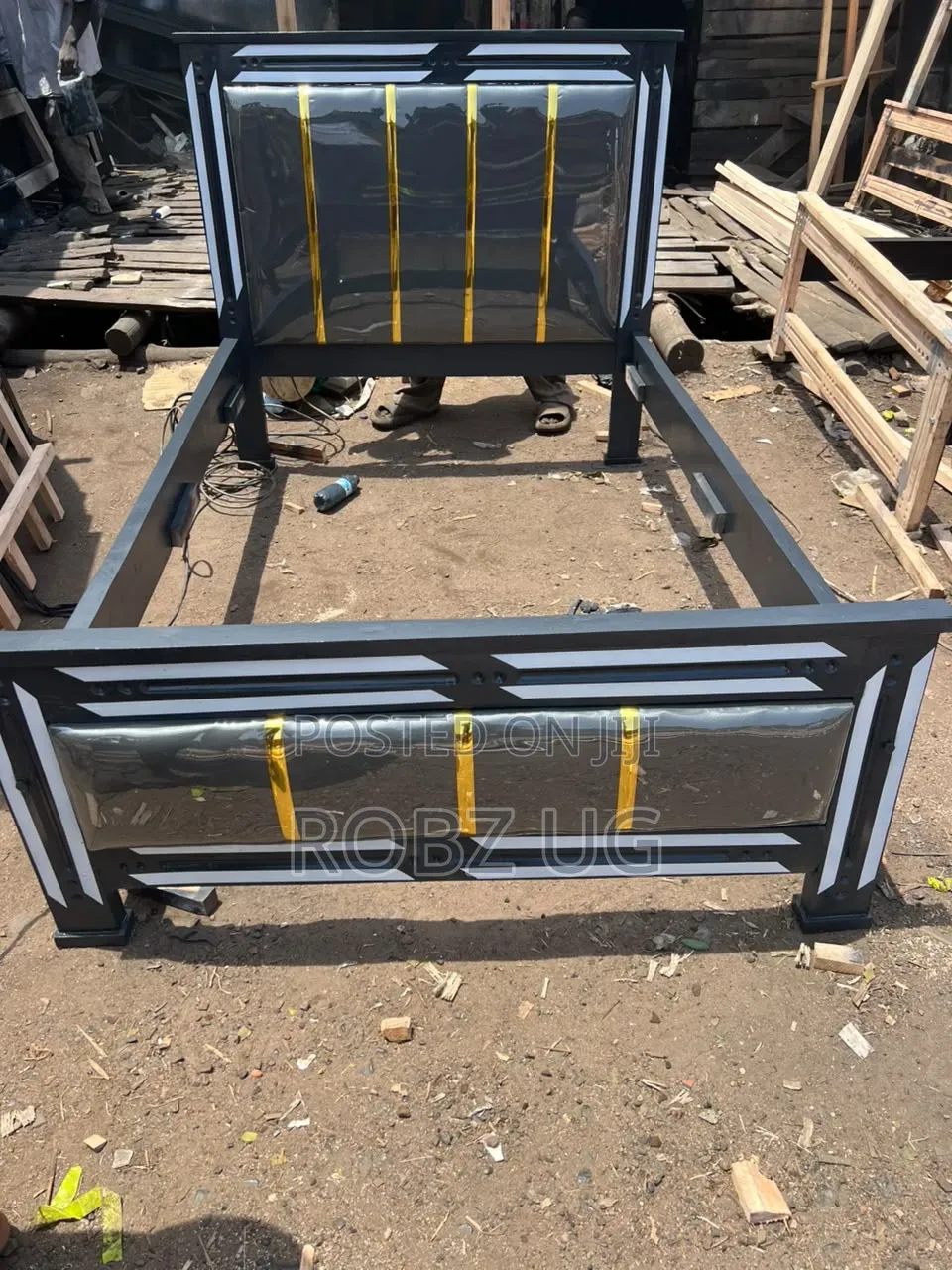 Grey Leather Bed 4*6with Gold Stickers