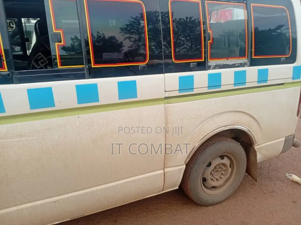 Toyota HiAce 2010 White