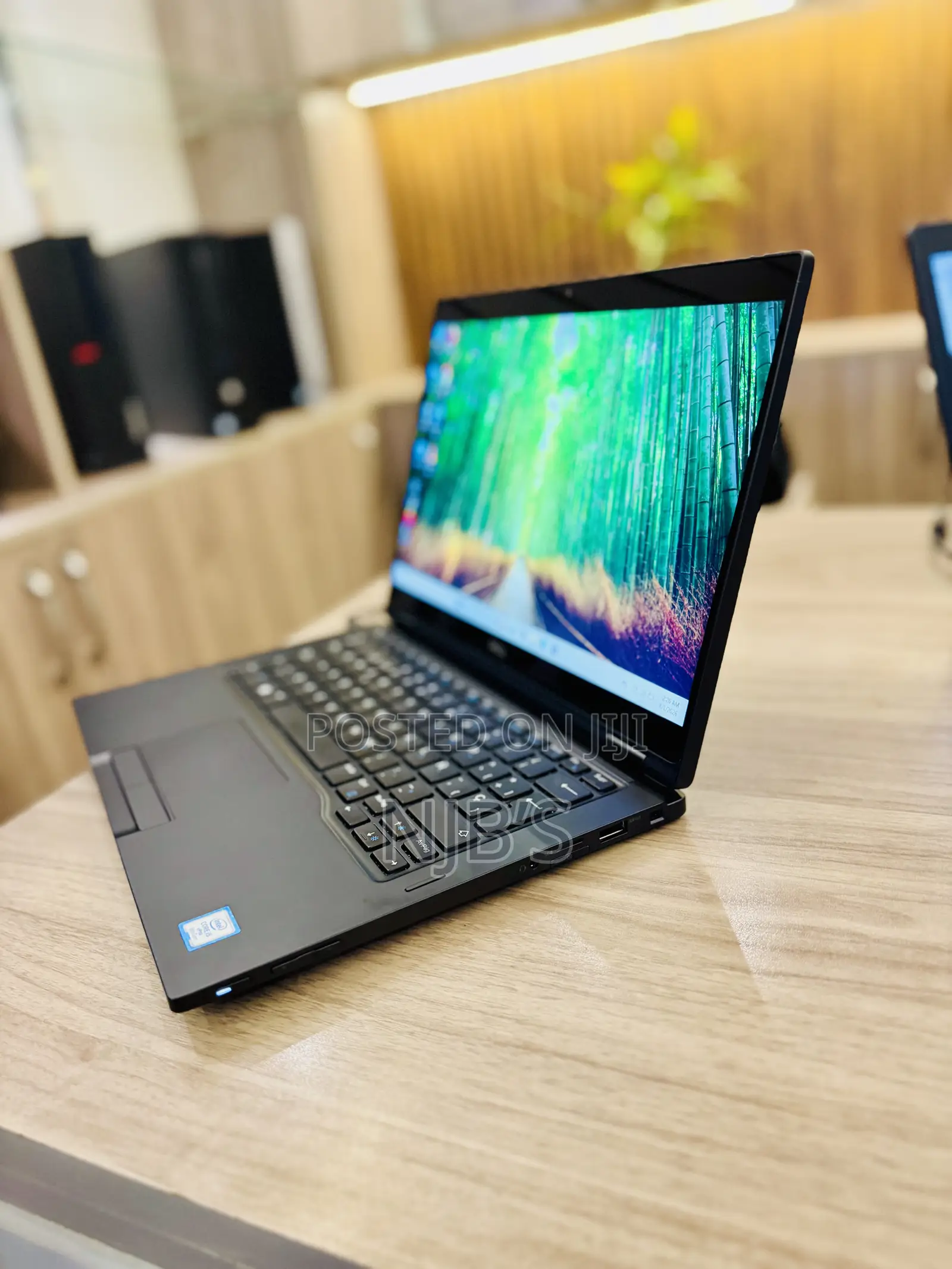 New Laptop Dell Latitude 7390 2-in-1 8GB Intel Core i5 SSD 256GB