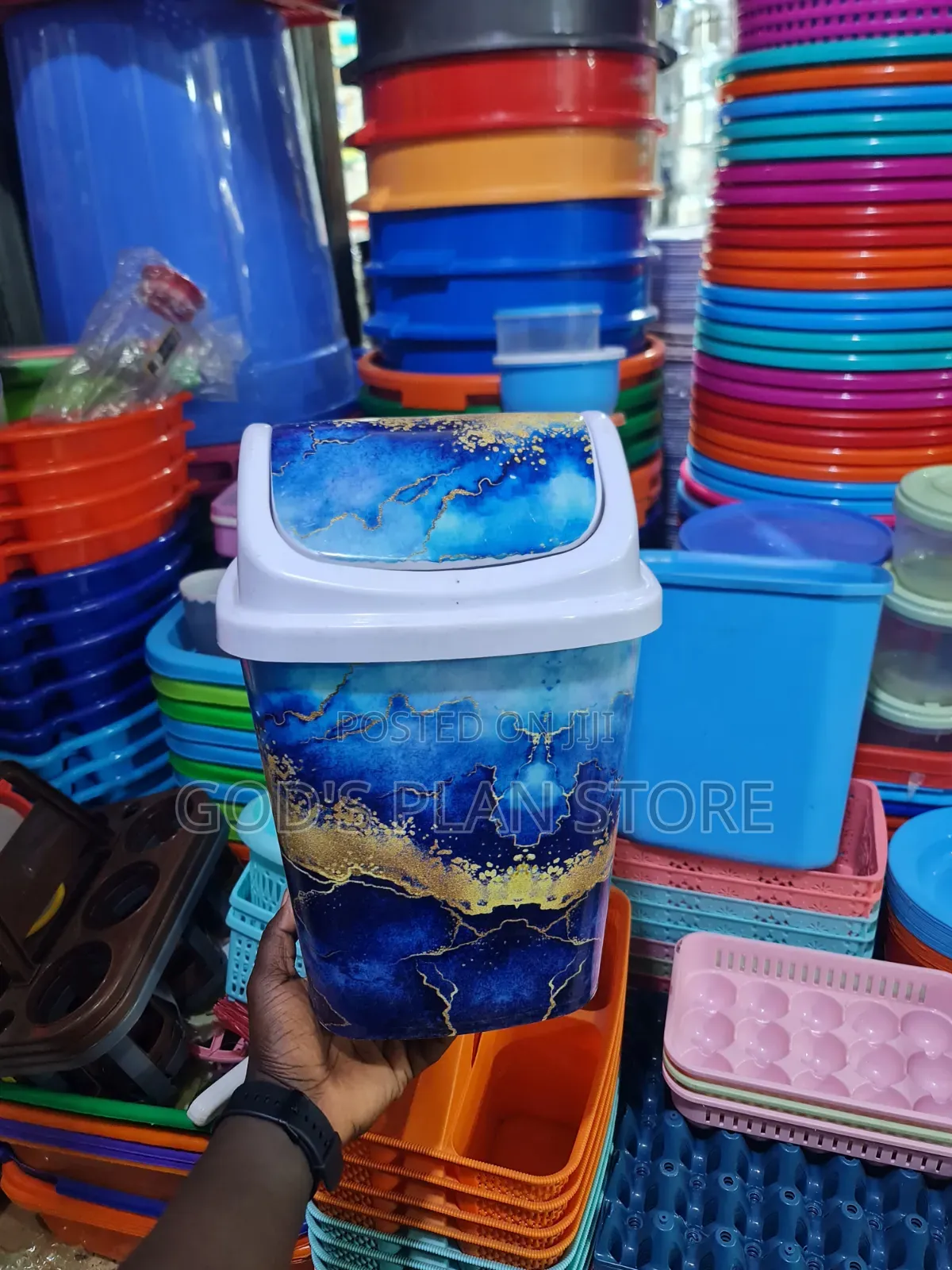 Indoor/Outdoor Plastic Dust Bins 10litres