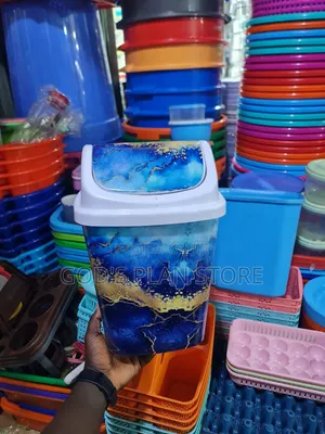 Indoor/Outdoor Plastic Dust Bins 10litres