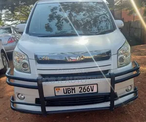 Toyota Noah 2012 White