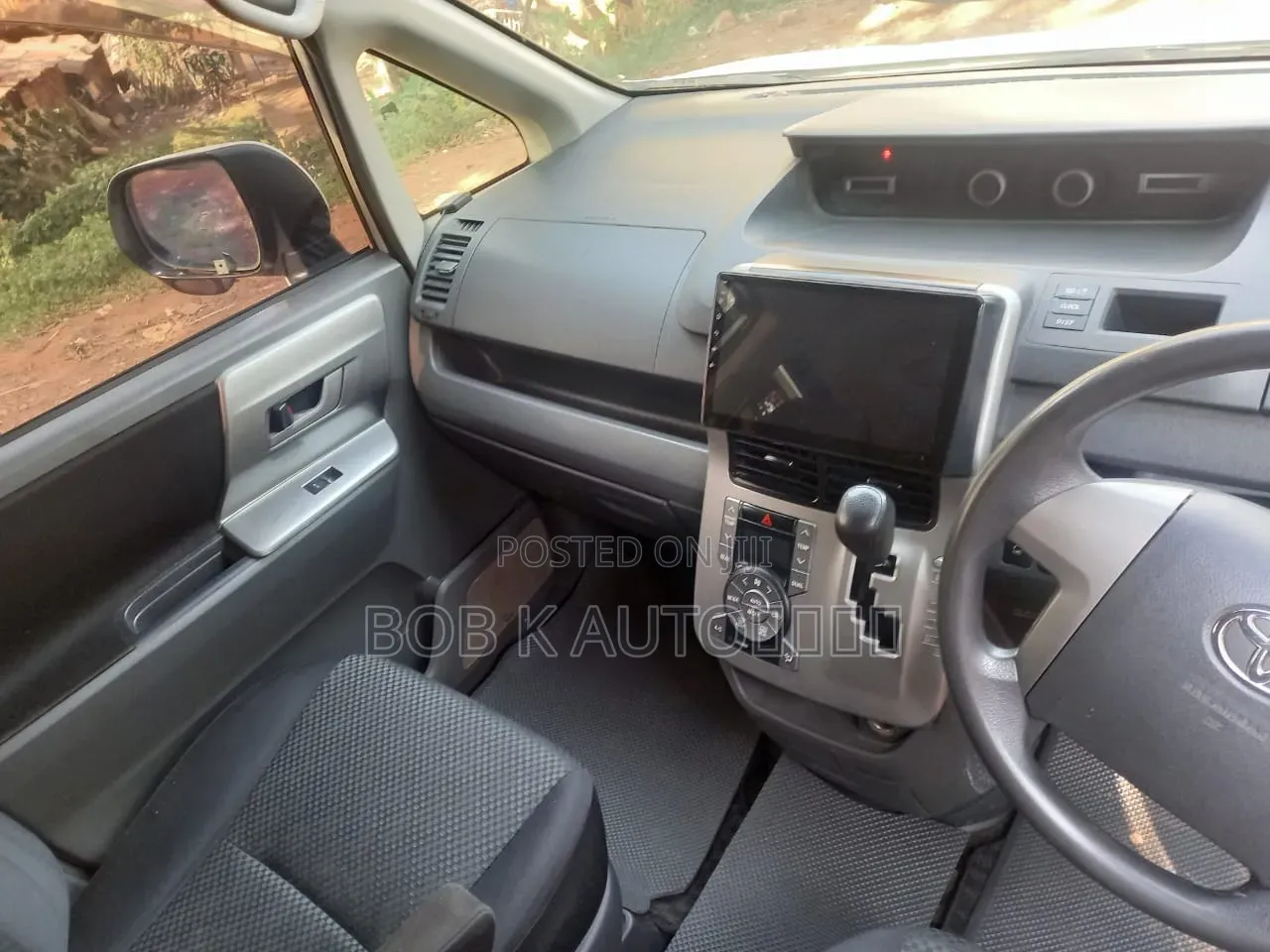 Toyota Noah 2012 White