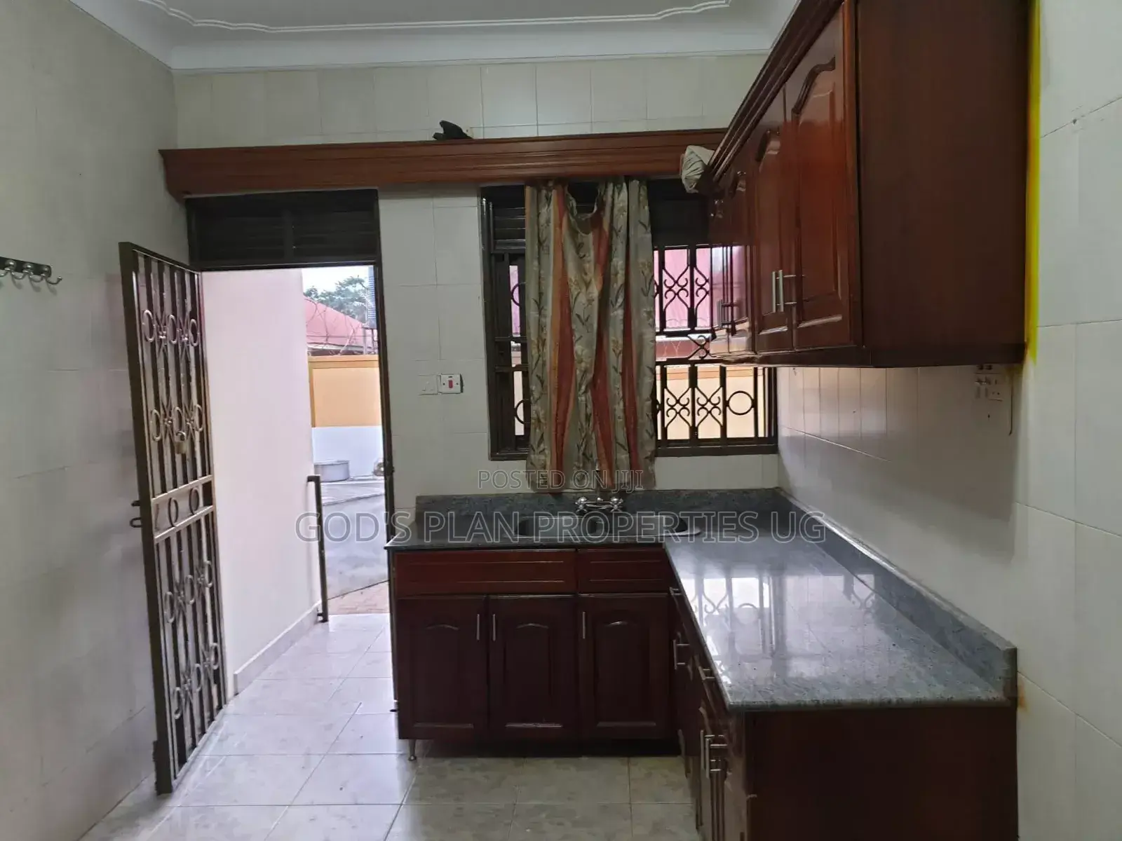 3bdrm Apartment in Nsambya, Central Division for rent