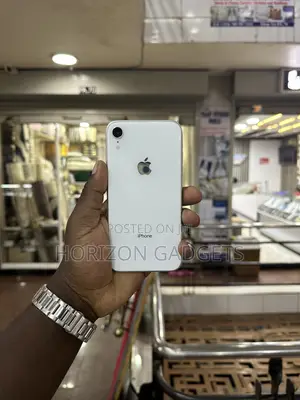 Apple iPhone XR 64 GB White